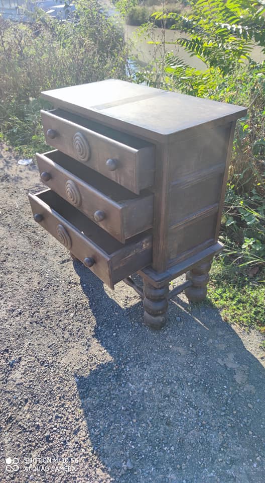Oak chest of drawers circa 1940