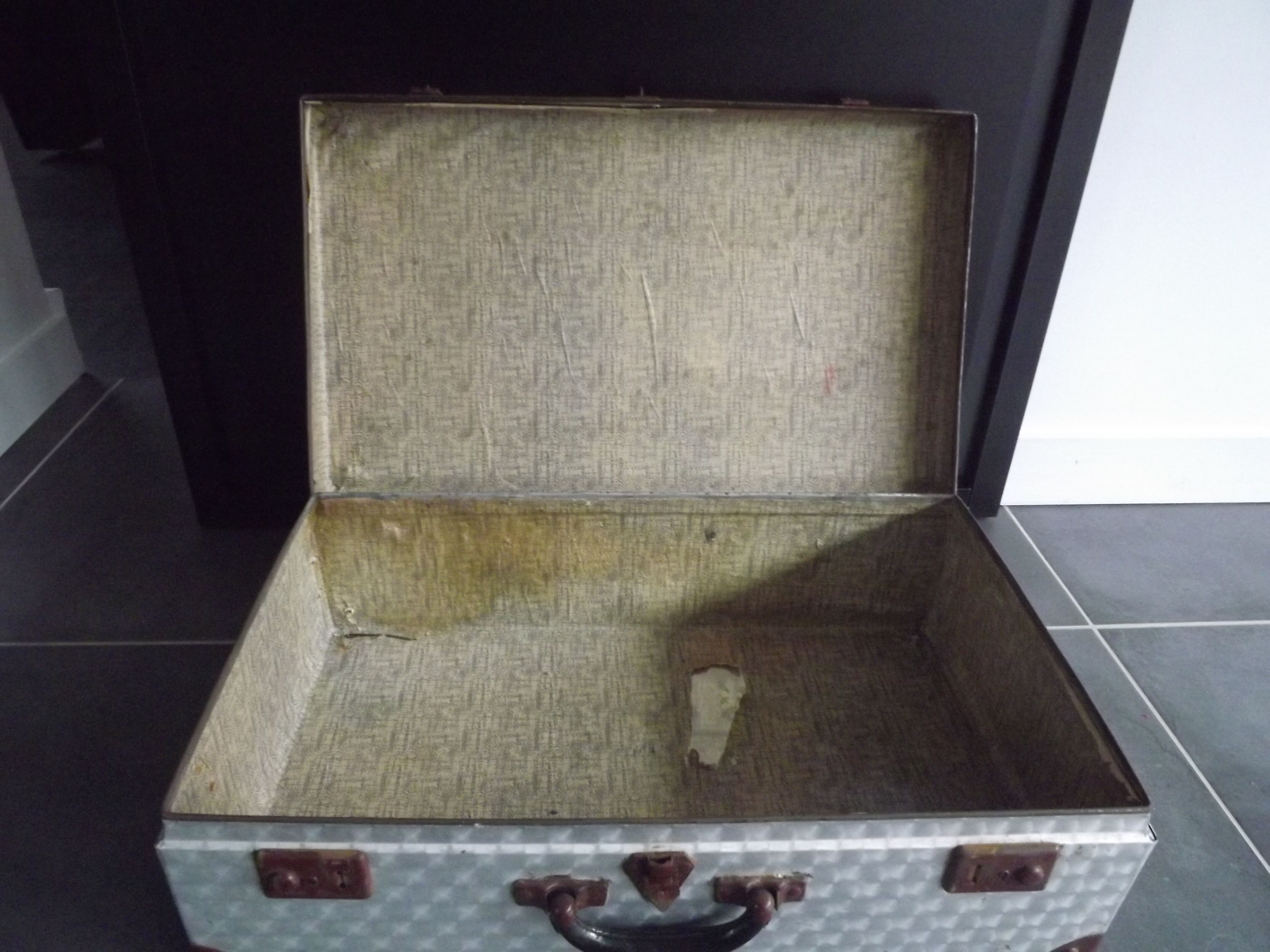 Vintage Indus metal travel suitcase 60