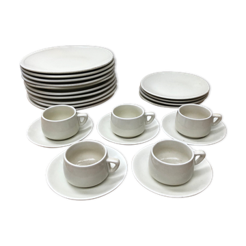 Old service pullivuyt 14 plates and 5 cups vintage white ceramic