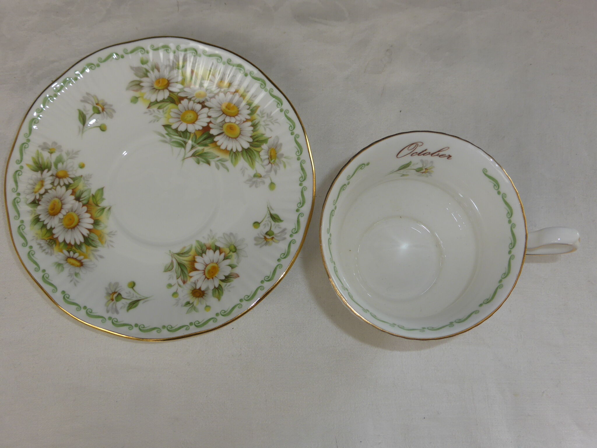 Tasse à thé & soucoupe porcelaine anglaise Queen's China-Octobre décor de daisy