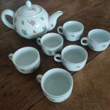 Teapot and its 6 cups