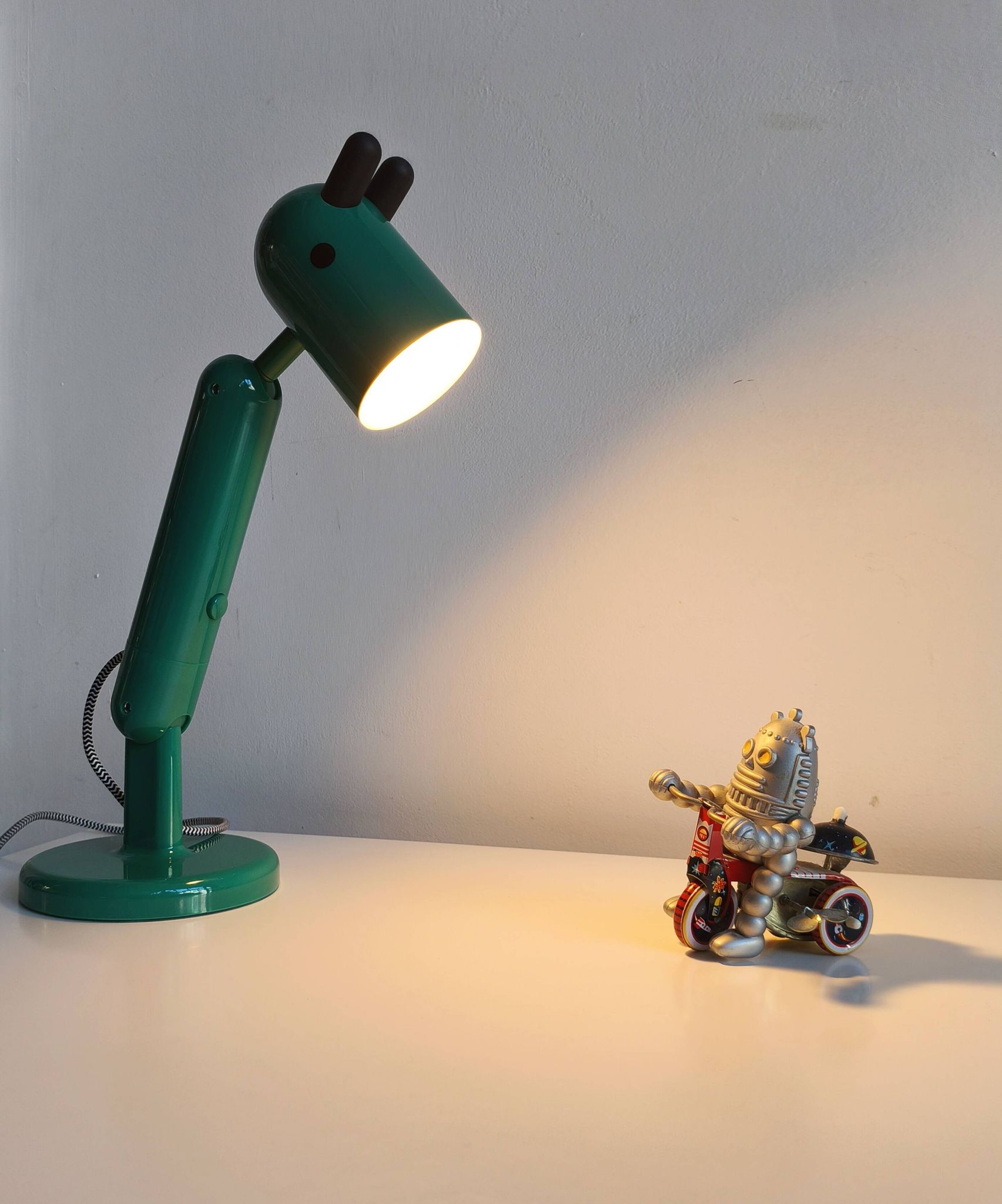 Monika Mulder designer articulated lamp