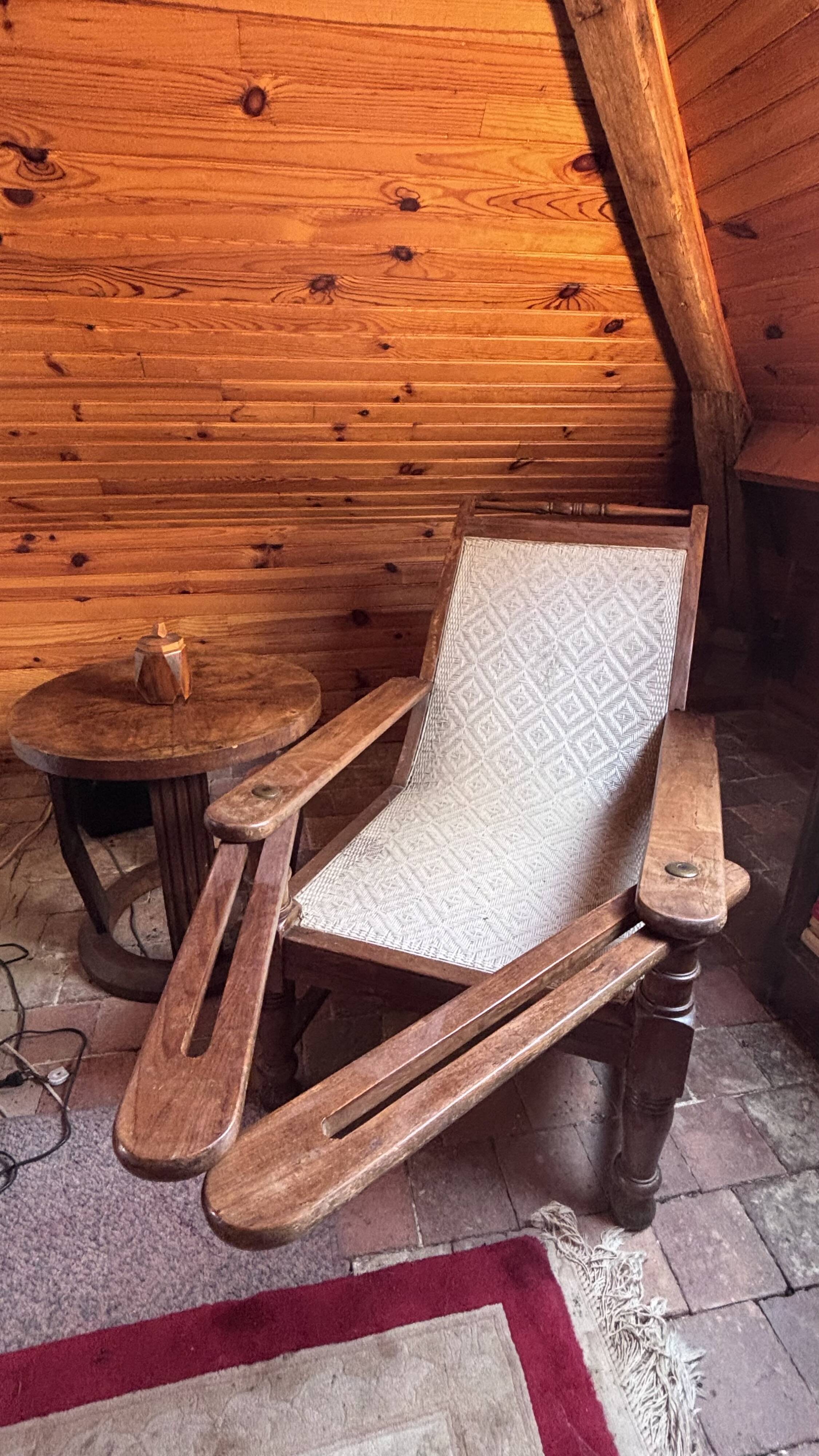 Vintage armchair in solid wood and geometric weaving – lodge spirit