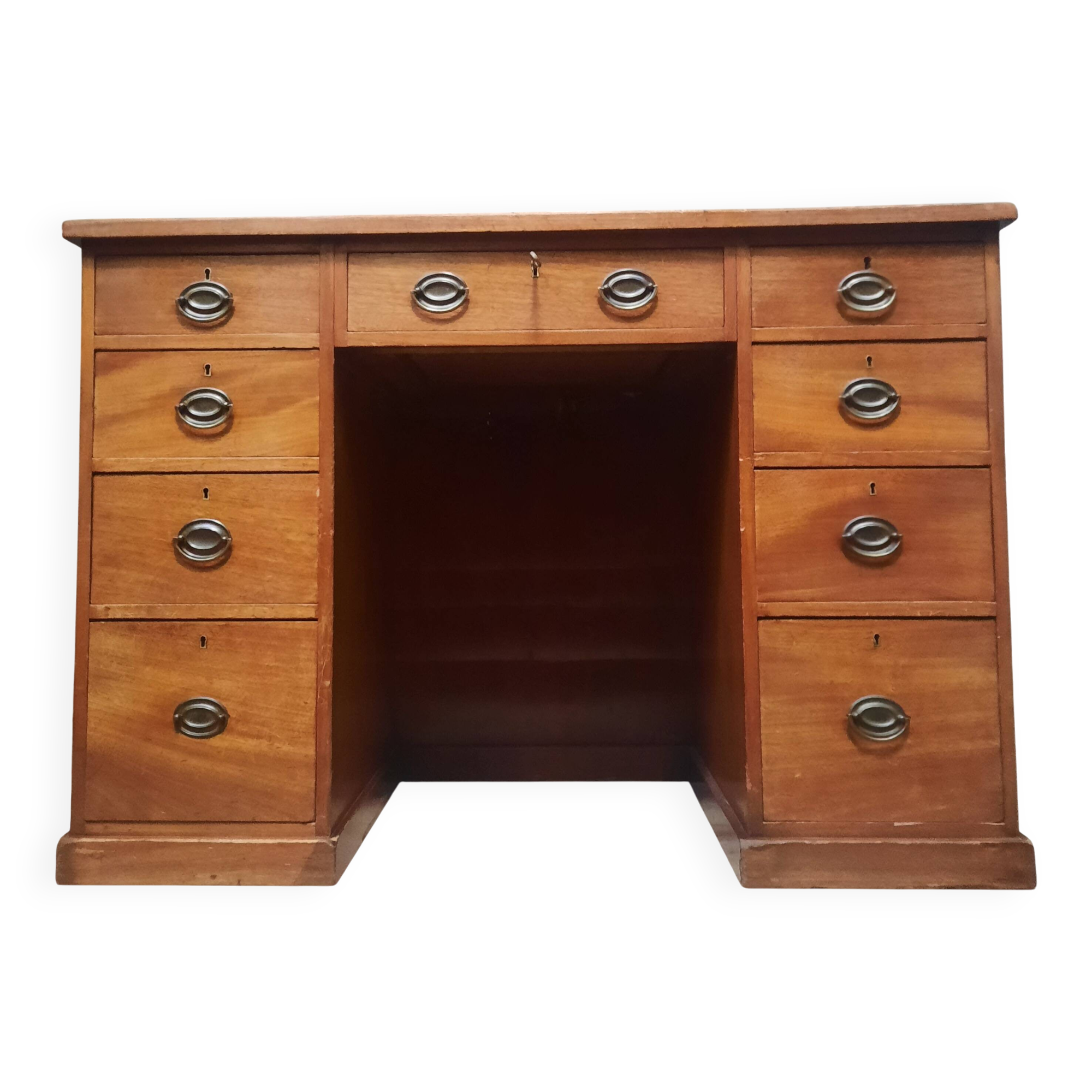 Nineteenth-century chest of drawers in mahogany.