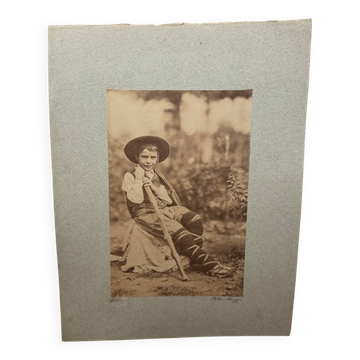 Photo albumine contrecollée sur carton Pâtre dans les Abruzzes XIXe