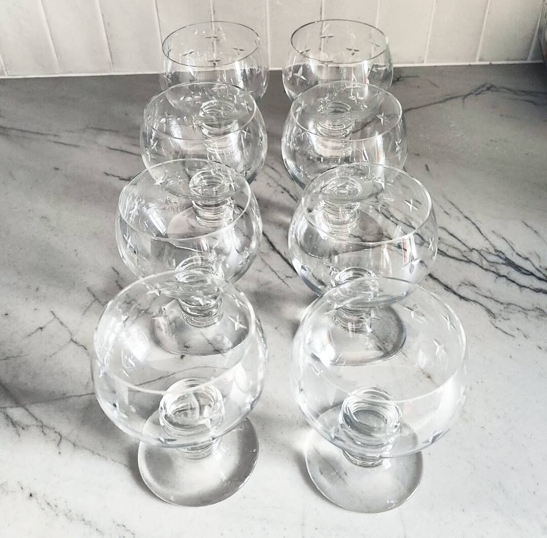 Set of 8 wine glasses