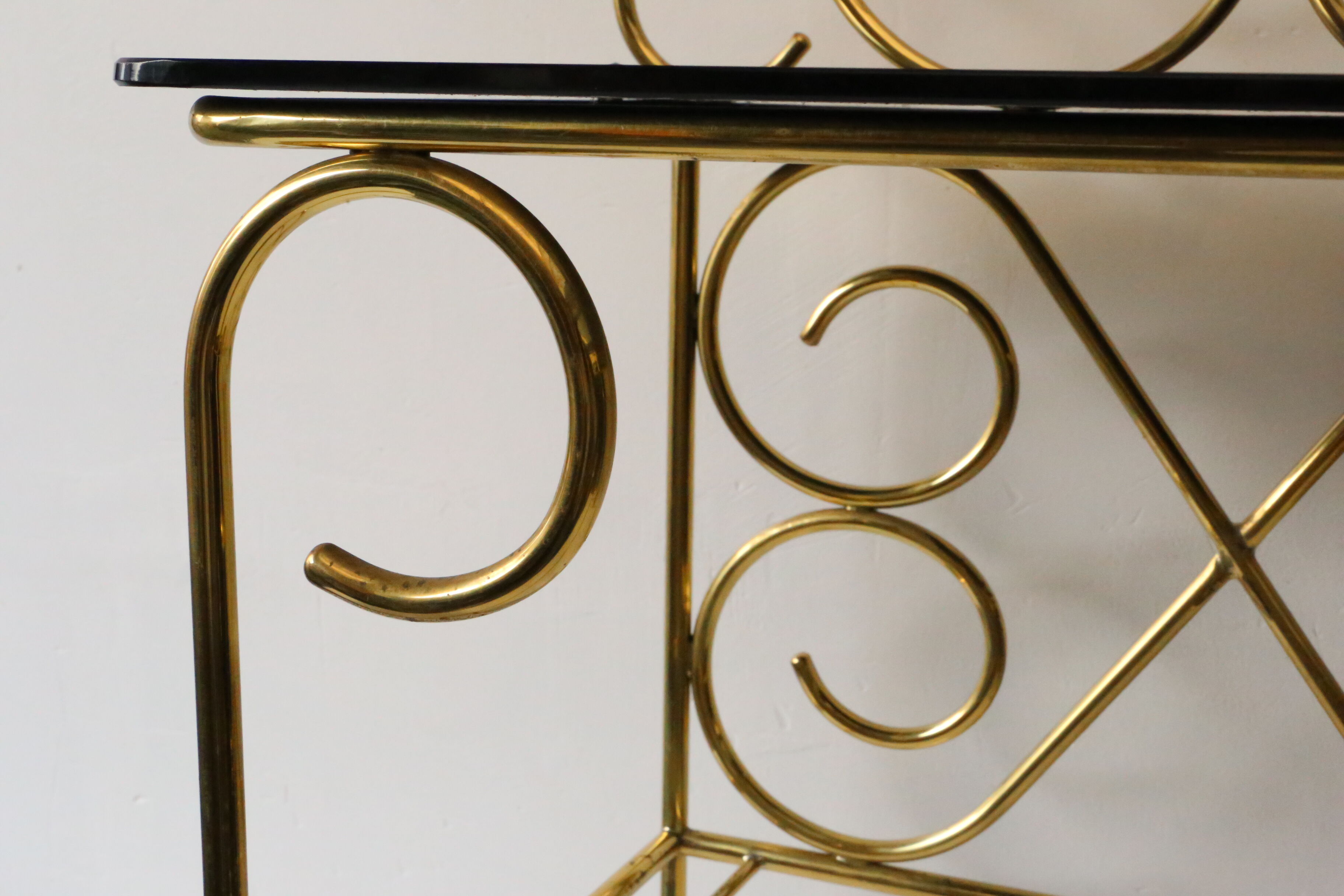 Bedside table in gold metal and black glass