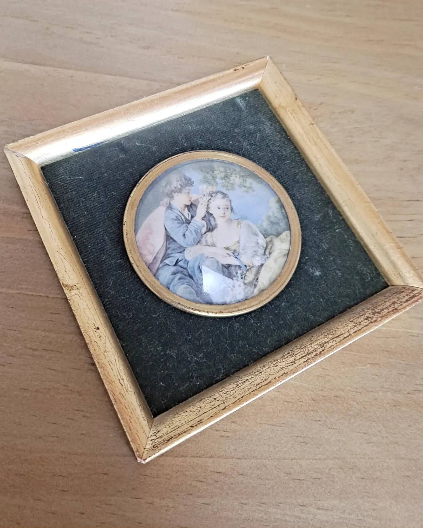 Miniature Romantic scene in gilded wood and velvet