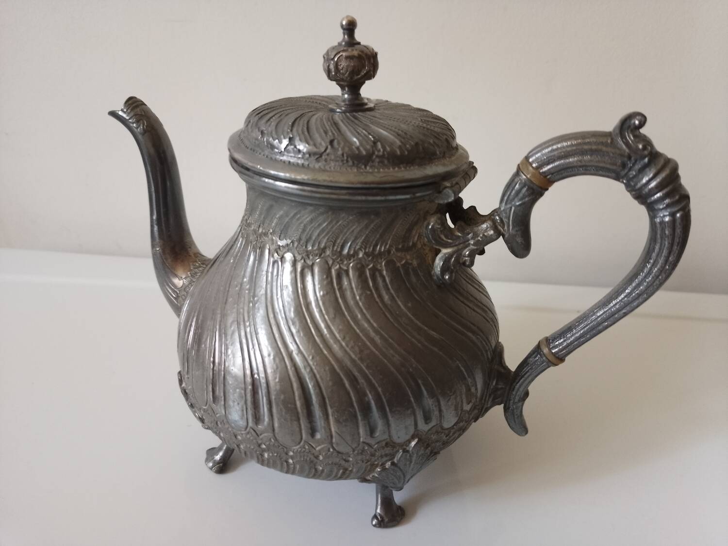 Sheffield teapot, silver, 19th century.