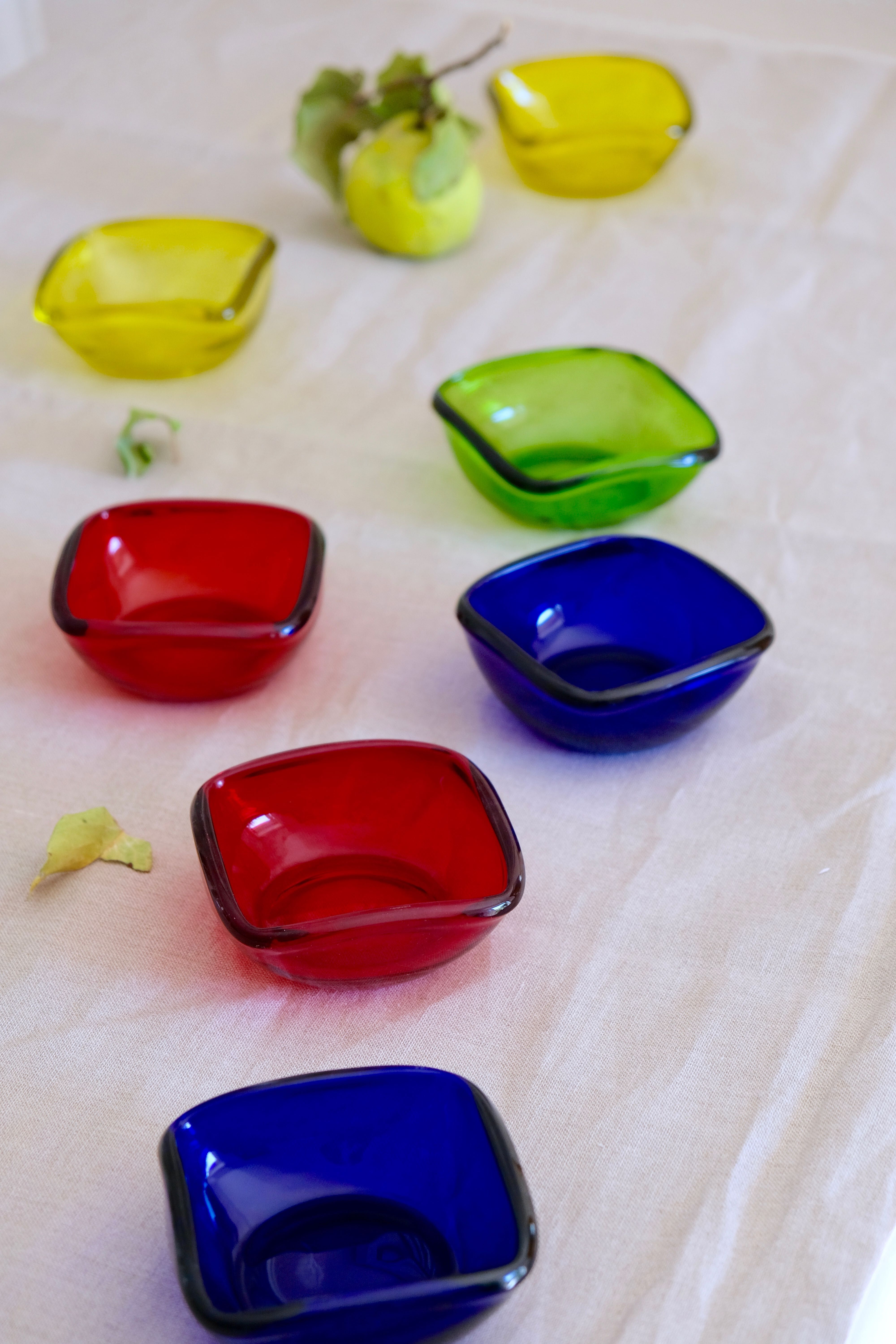 7 cups in colored glass Italy 50s