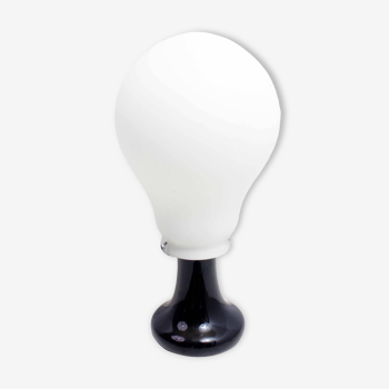 Lampe design en forme d'ampoule