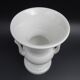 Vase Médicis, en porcelaine blanche, fabrique allemande