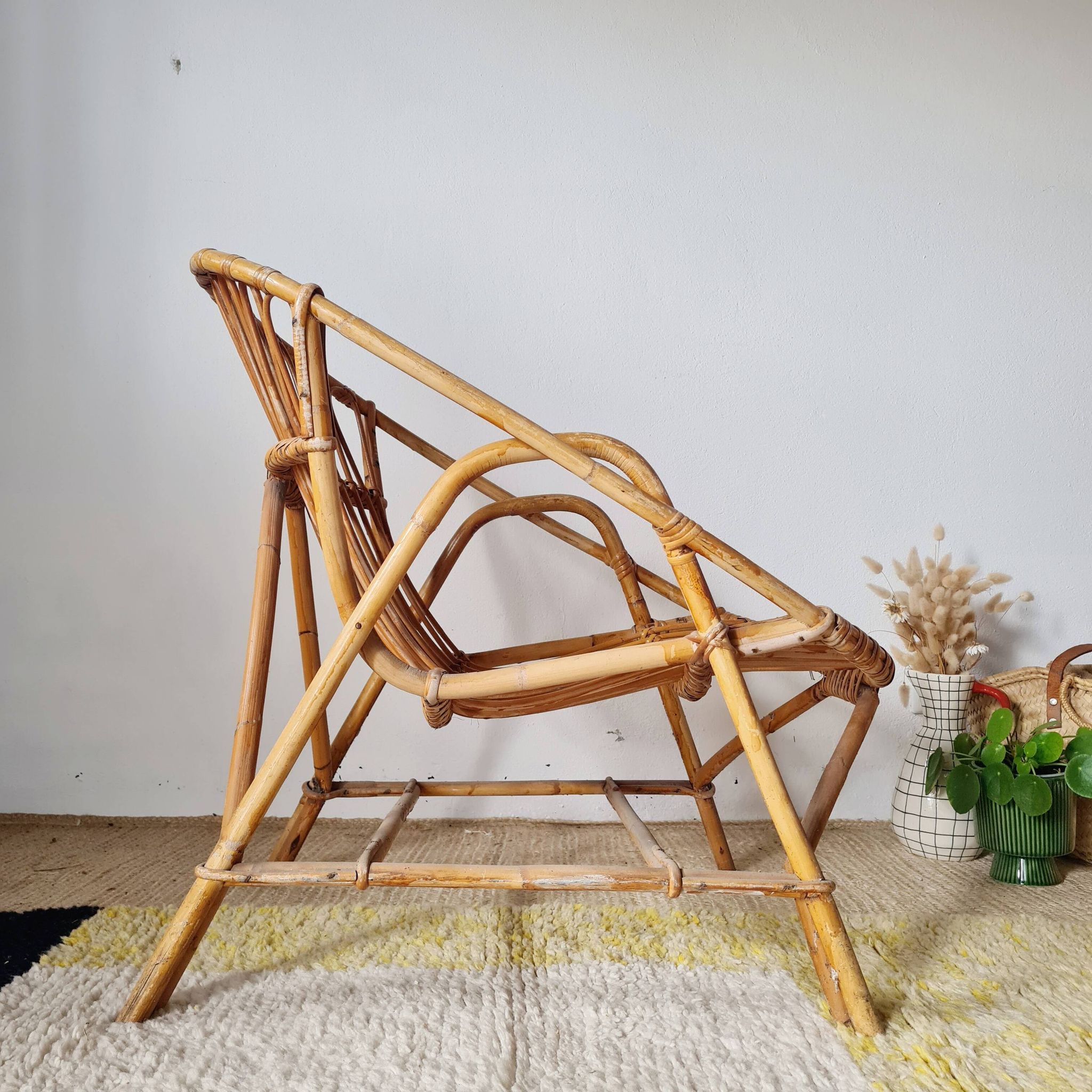 Fauteuil corbeille vintage en rotin – années 60