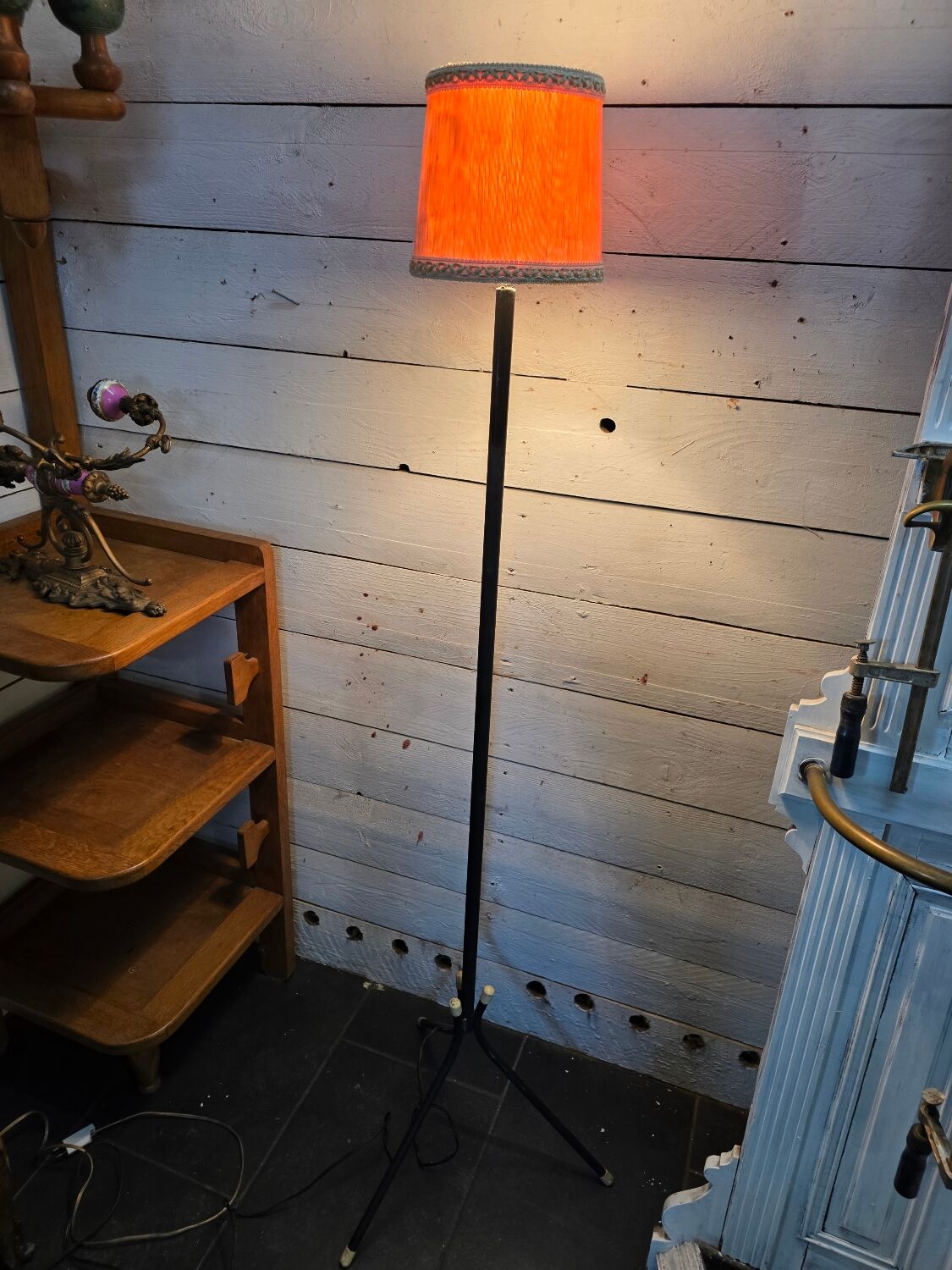 Lampadaire tripode vintage des années 60