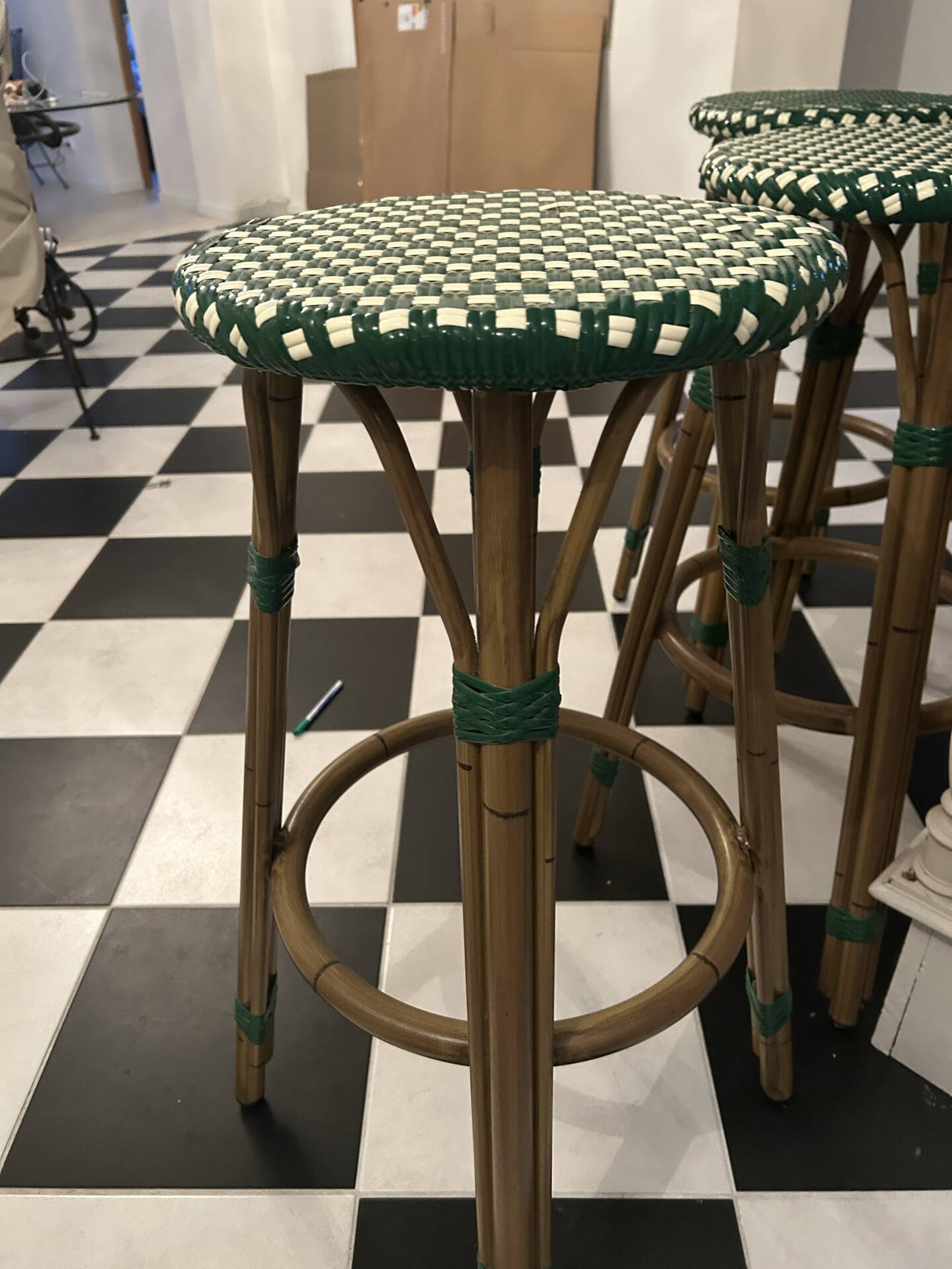 Set of 5 bistro-style bar stools in rattan and tr