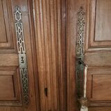 Bordeaux castle cabinet in walnut with gendarme hat