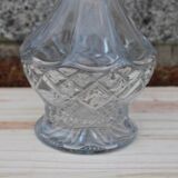 Elegant cut-glass carafe – classic and refined style