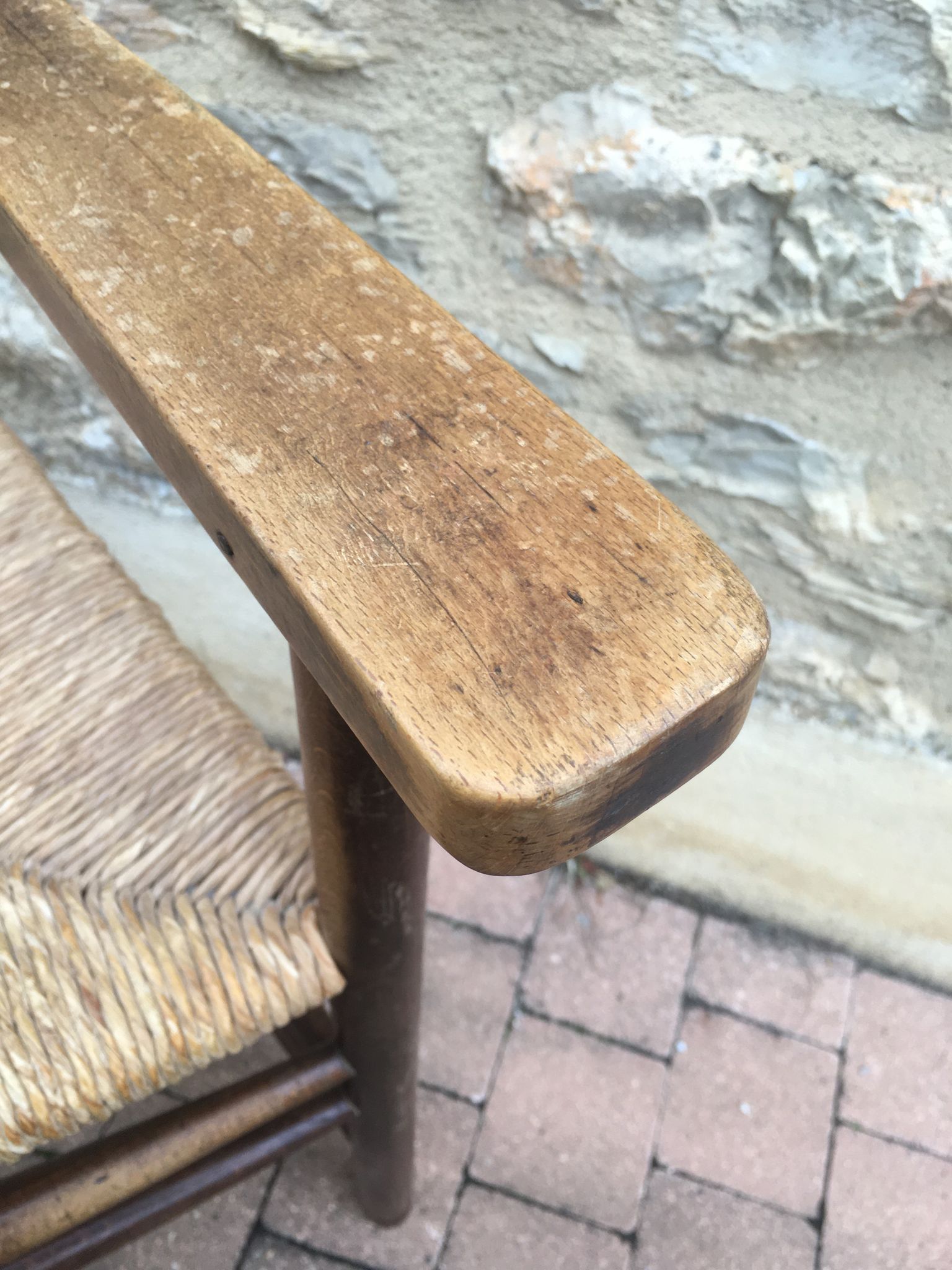 Fauteuil paillé rustique