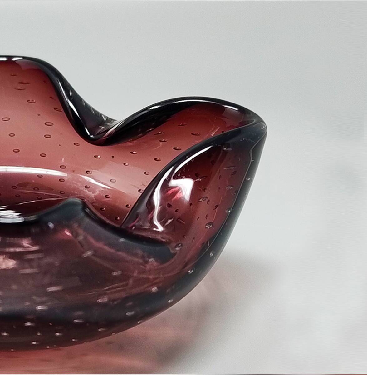 Cendrier ou vide-poches magnifique des années 1960 par Flavio Poli pour Seguso. Fabriqué en Italie.