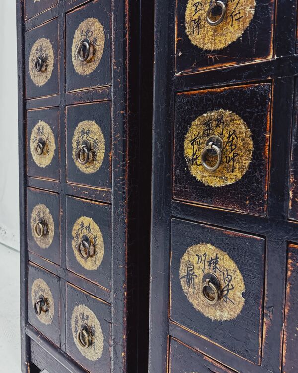 Cabinet de pharmacie chinois ancien