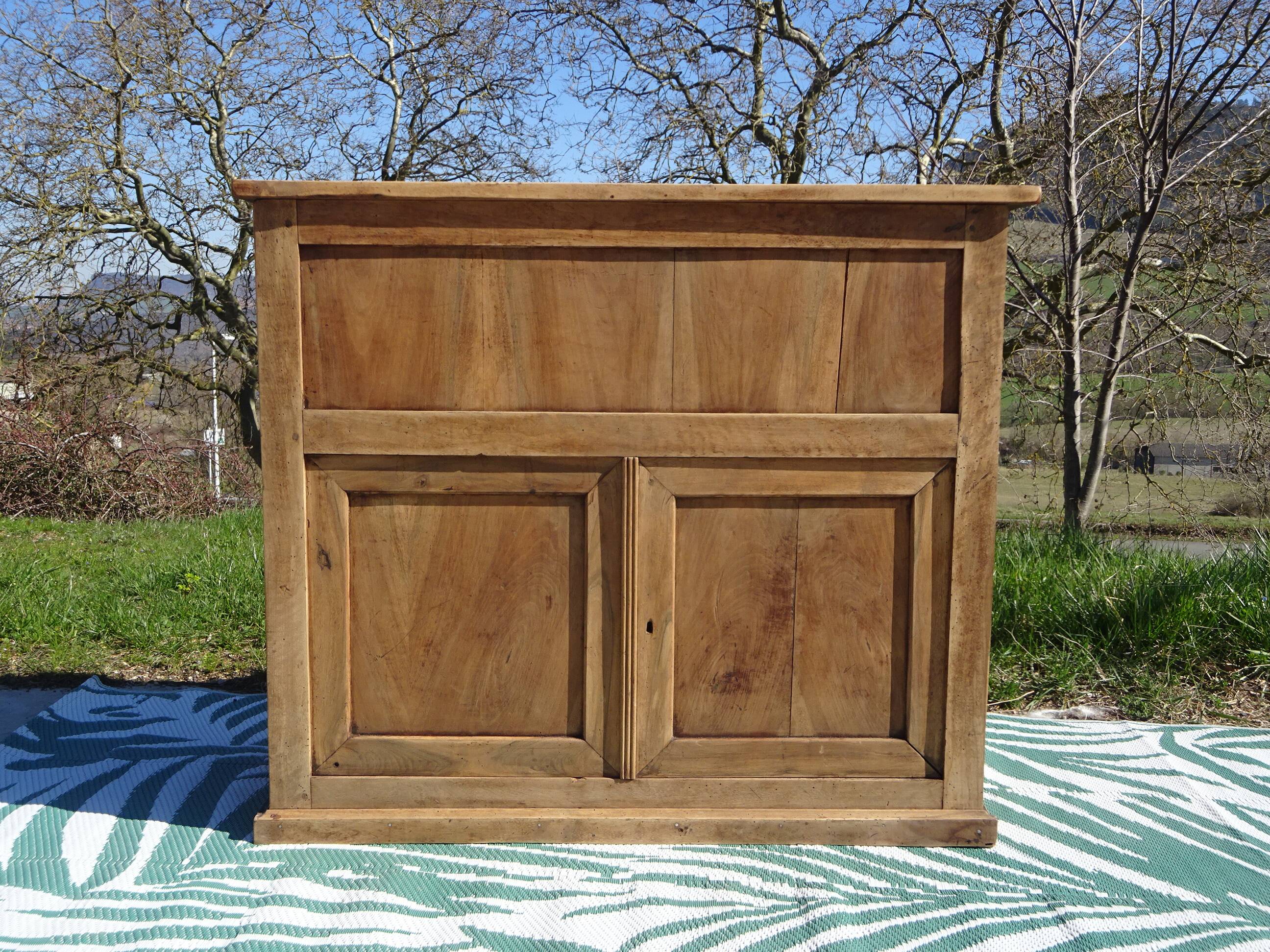 Meuble de Millau, ancien buffet farinier