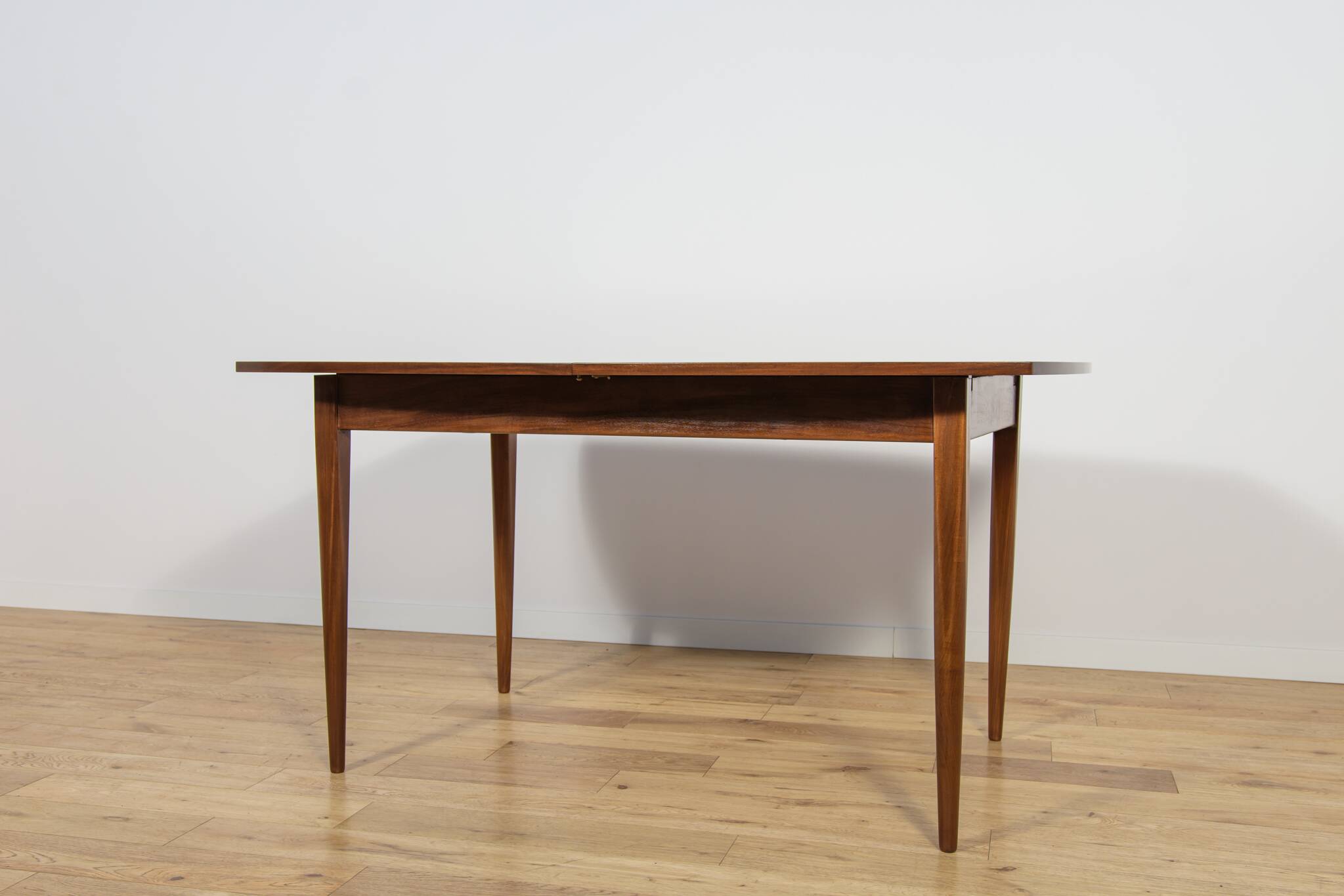 Mid-century teak extendable dining table, United Kingdom, 1960s