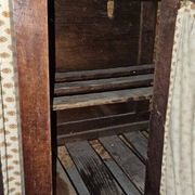 Pannetiére / meuble d’appoint a suspendre / noyer / XVIIIeme