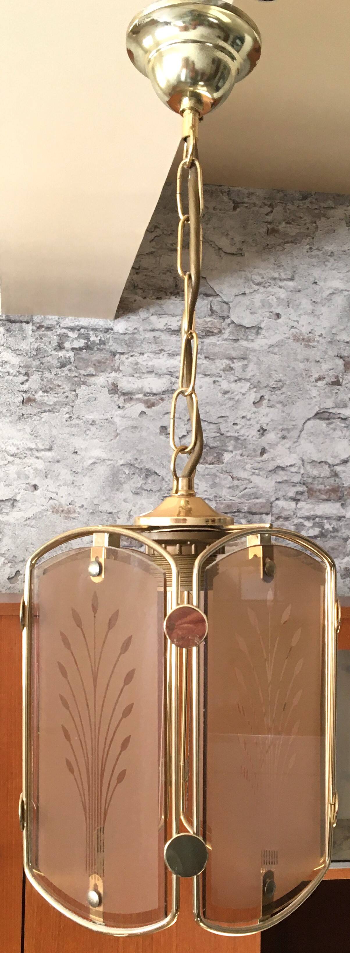 Art Deco pendant light in brass and chiseled polished glass