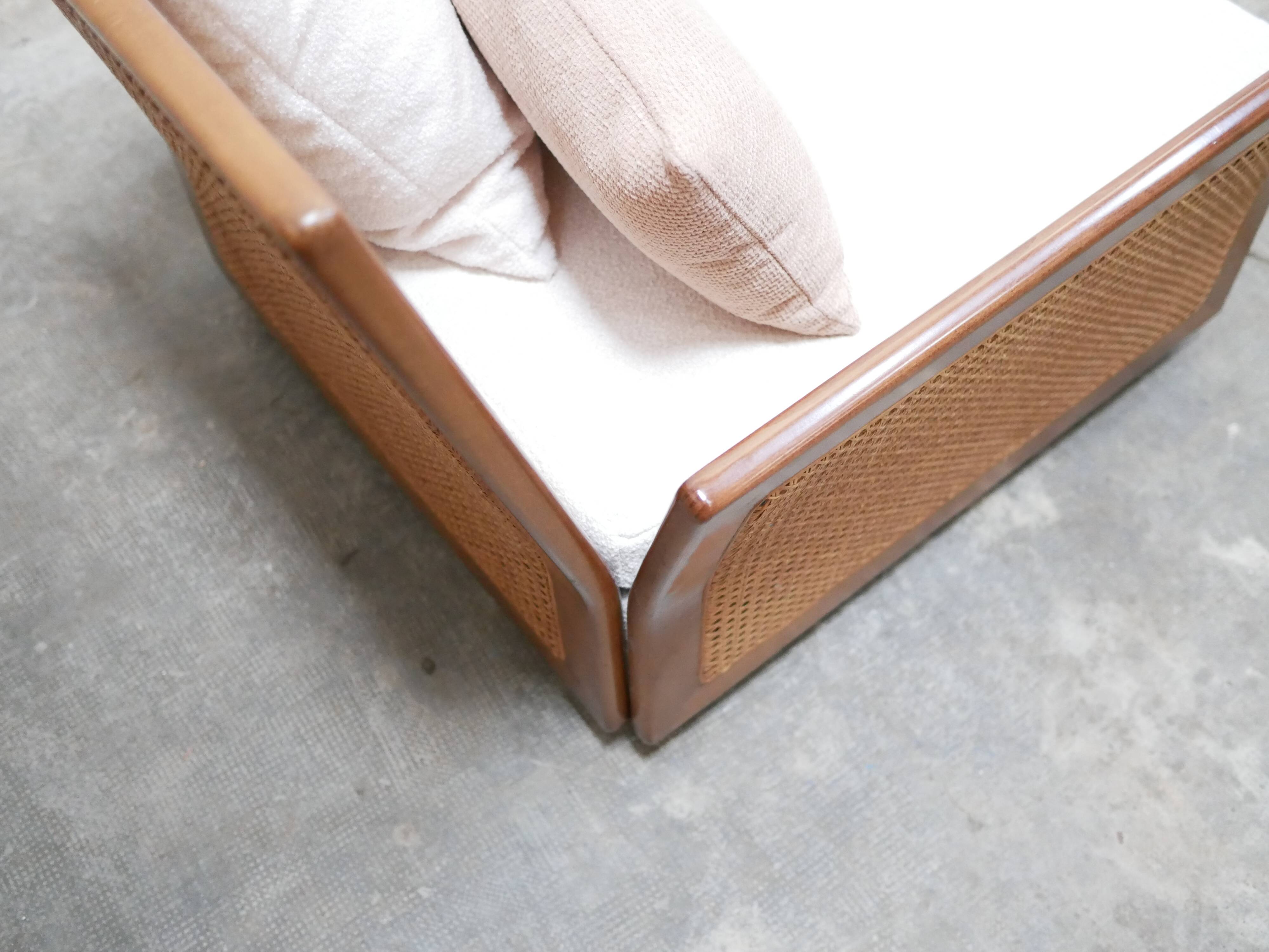 Fauteuil vintage en bois et cannage
