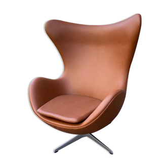 EGG Chair design Arne Jacobsen édition Fritz Hansen cuir brun