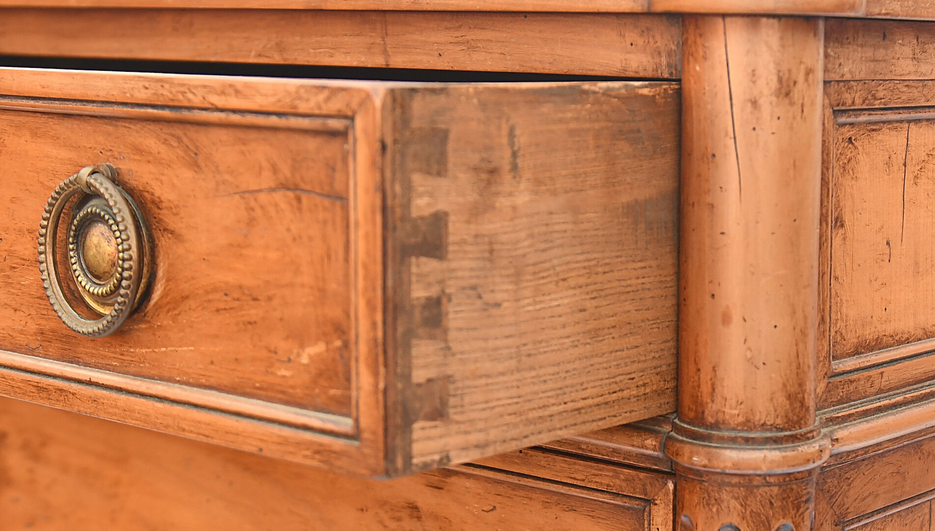 Commode de style Louis XVI