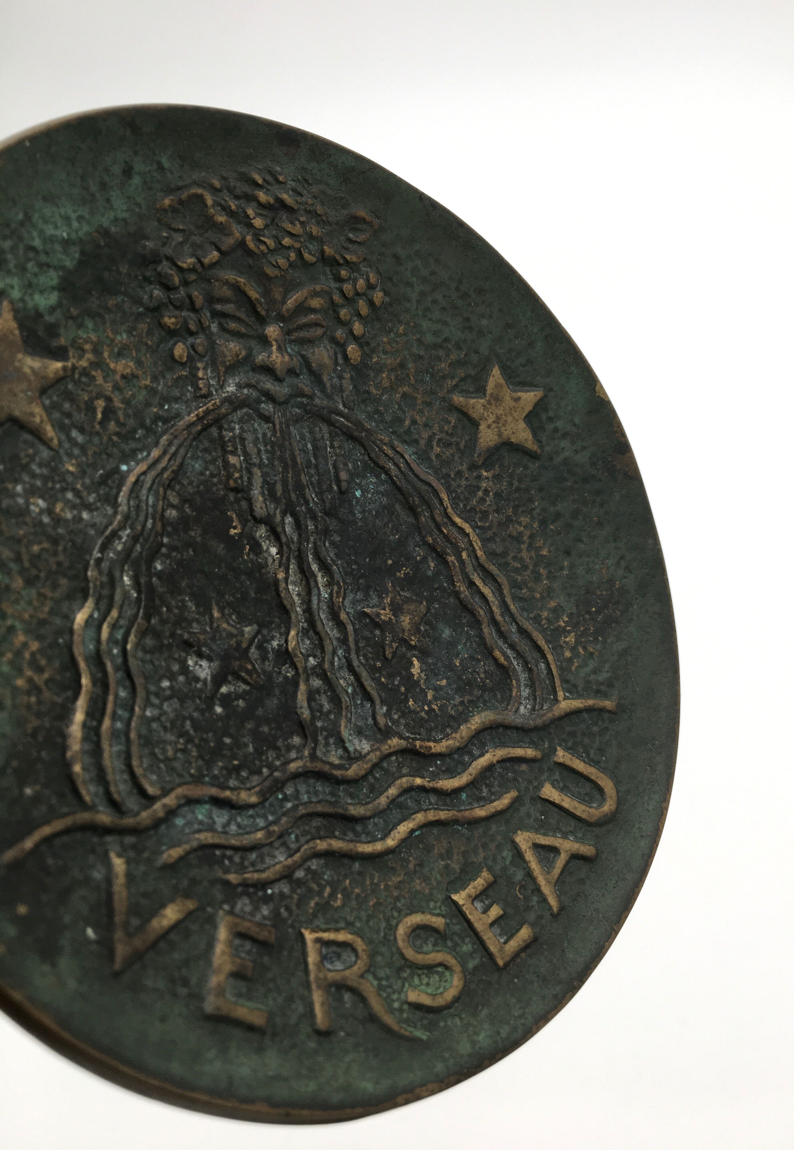 Max Le Verrier bronze trinket bowl, decoration of the sign of the zodiac Aquarius, 1930/1940