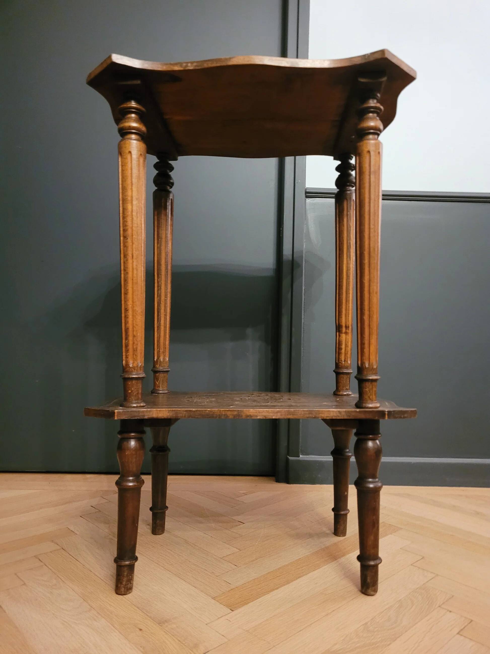 Sellette ancienne en bois gravé - Ref 698