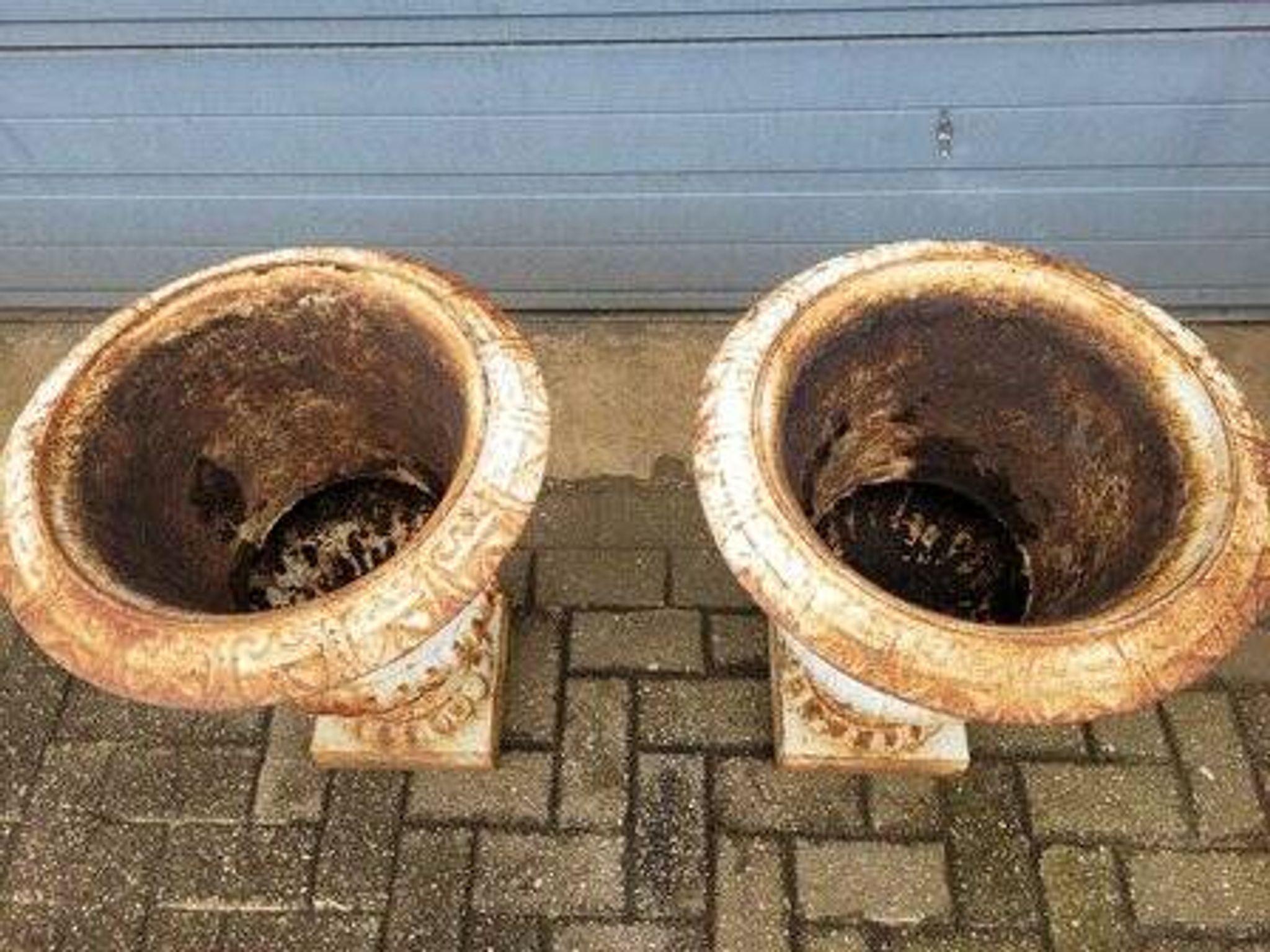 Pot, jardinière en fonte