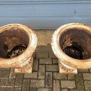 Pot, jardinière en fonte