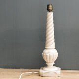 Pied de lampe italien en marbre blanc torsadé