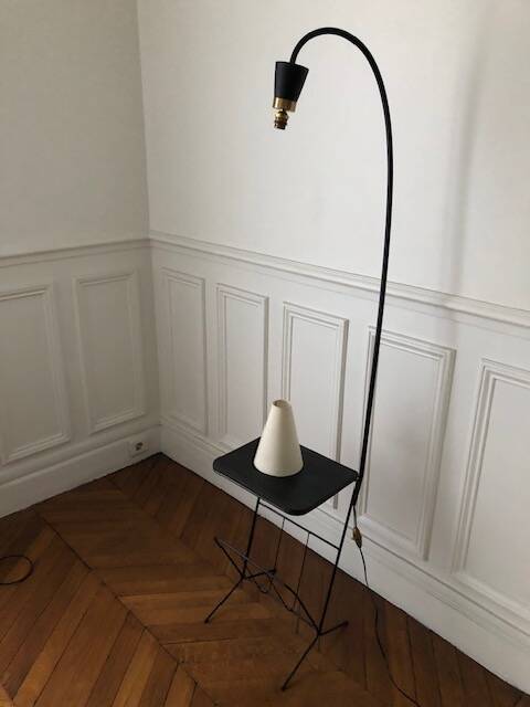 Tablet floor lamp and magazine holder with diabolo