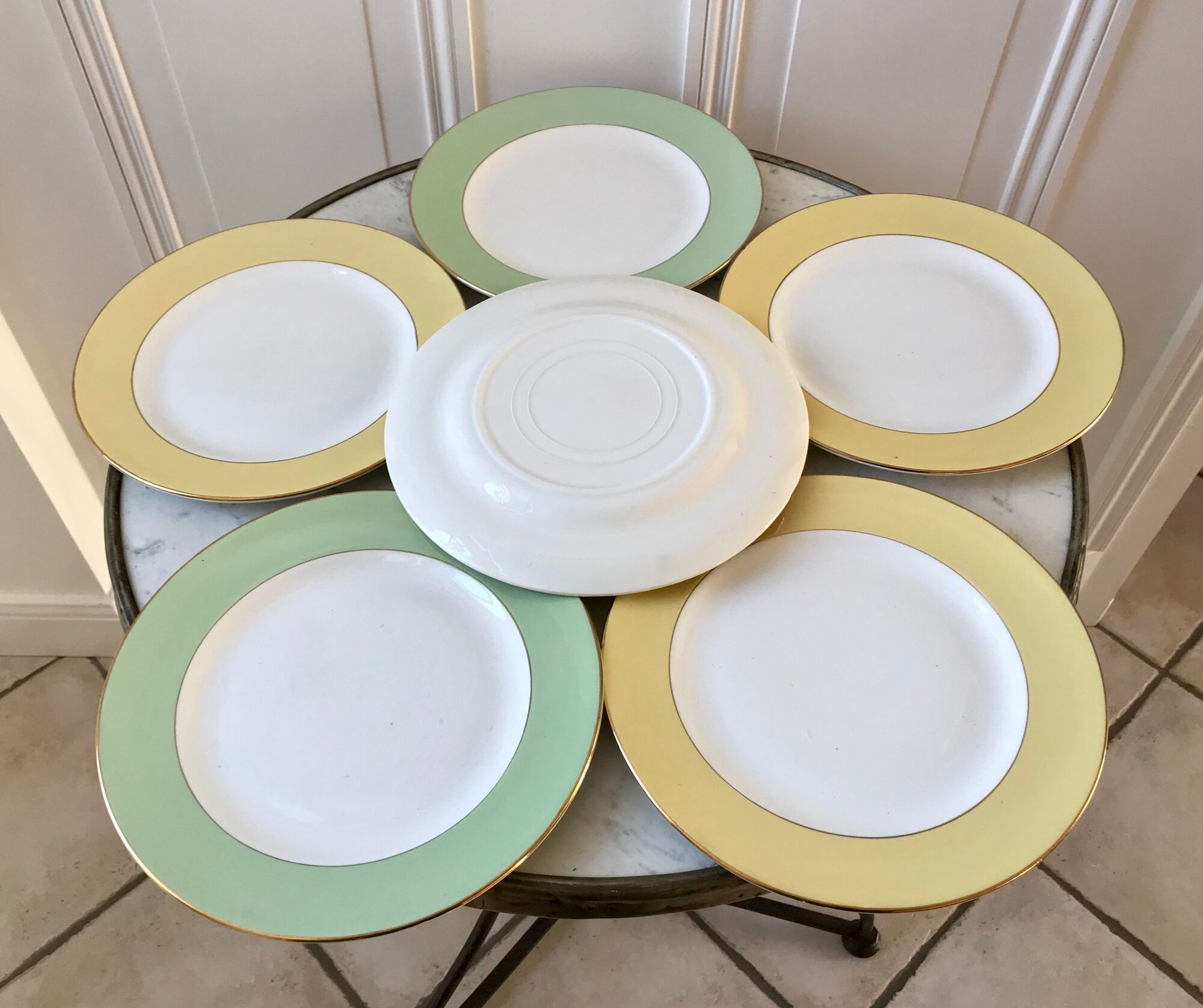 Set of 4 flat plates Saint-Amand pastel yellow and almond green 60s