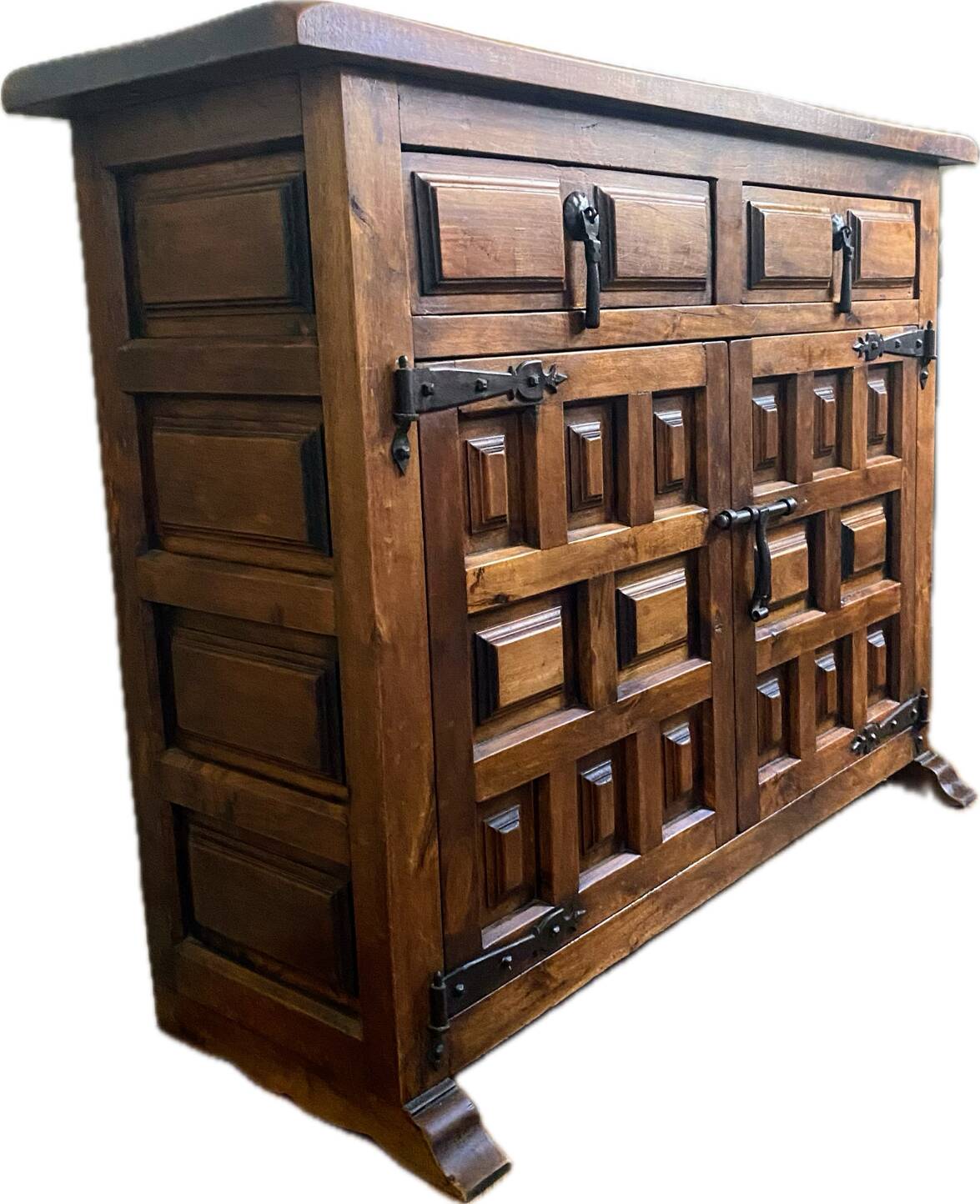 Crédence ou buffet de type Toscan en noyer sculpté 2 tiroirs