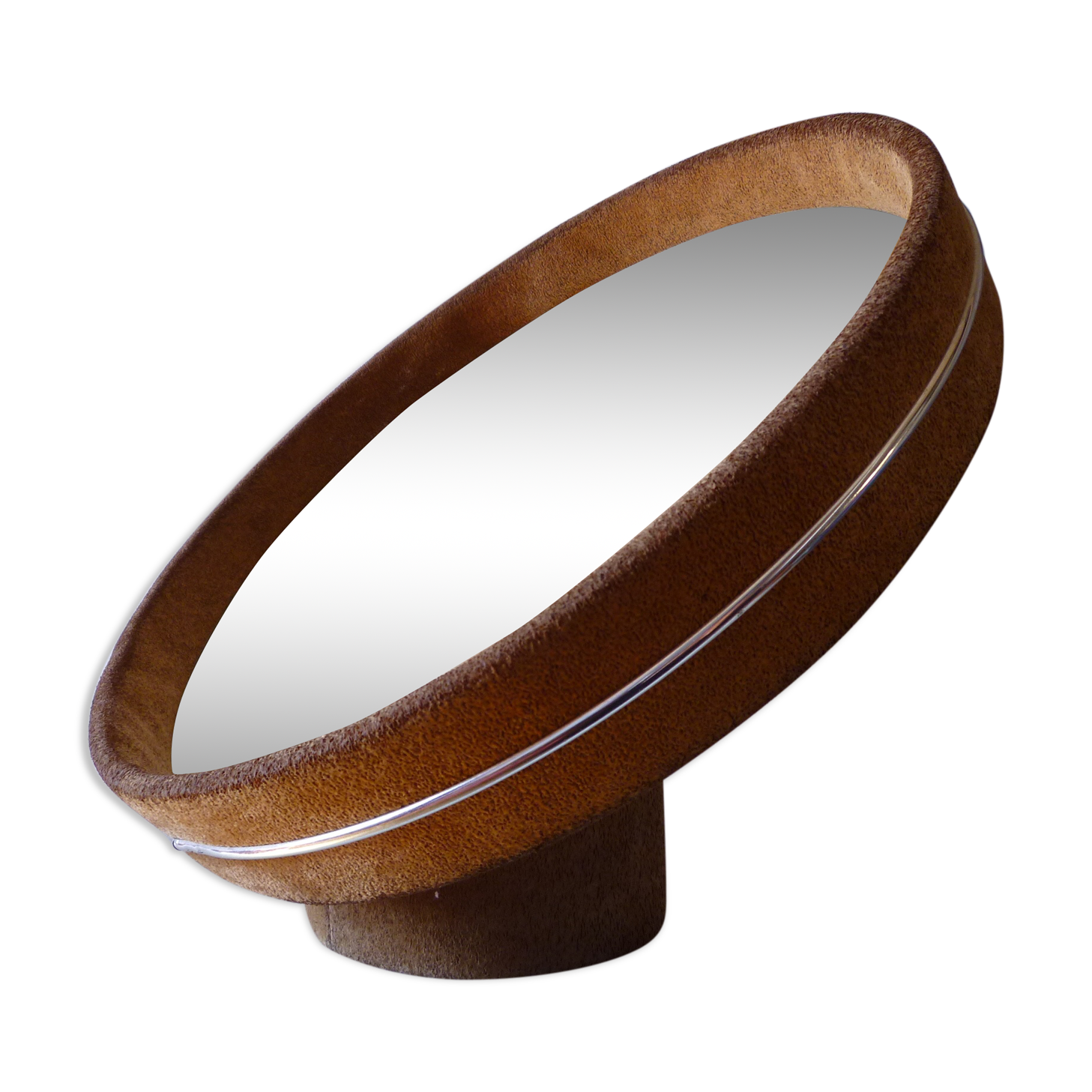 Round mirror on inclined cylindrical support