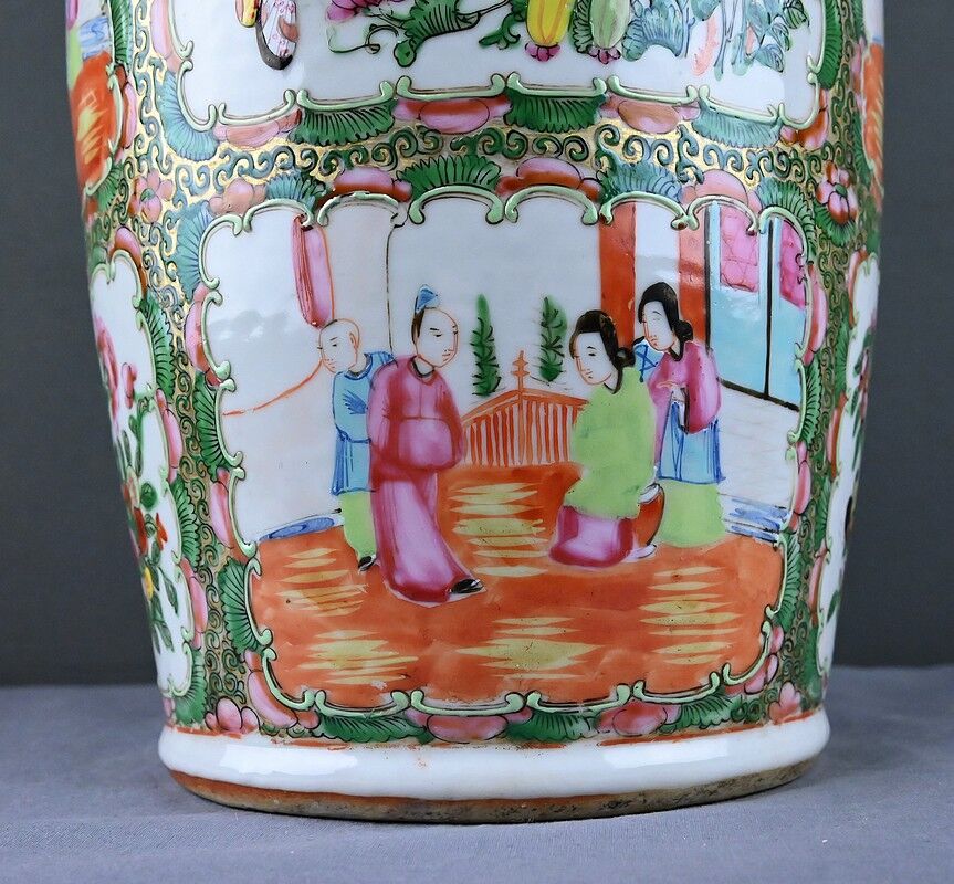 Important Canton porcelain vase, China – late 19th century