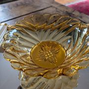 Coupe en verre ambré floral – années 1960-1970