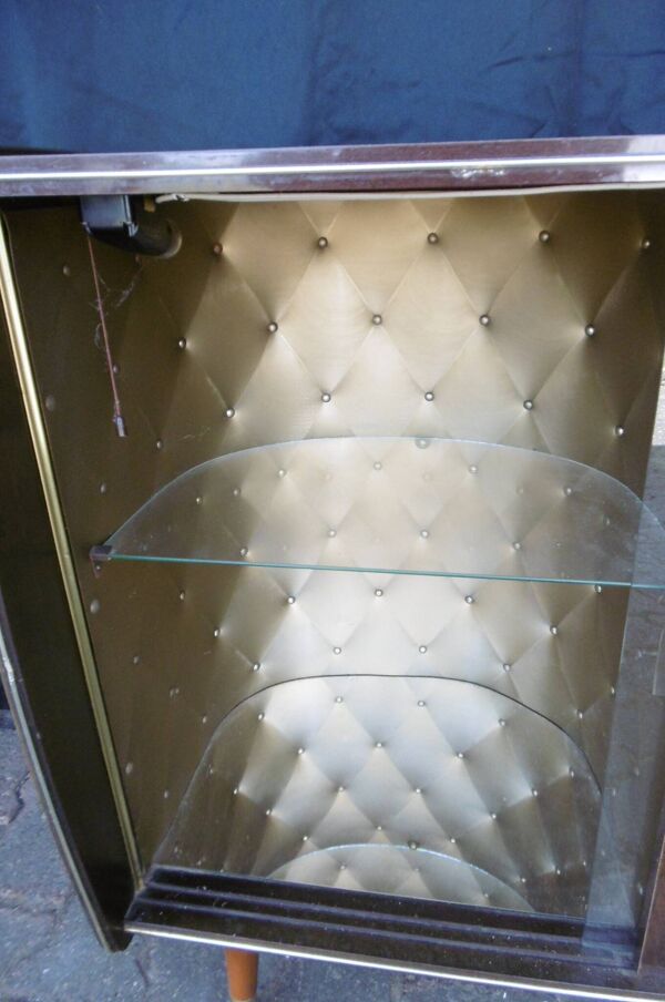 Meuble avec Vitrine et Eclairage