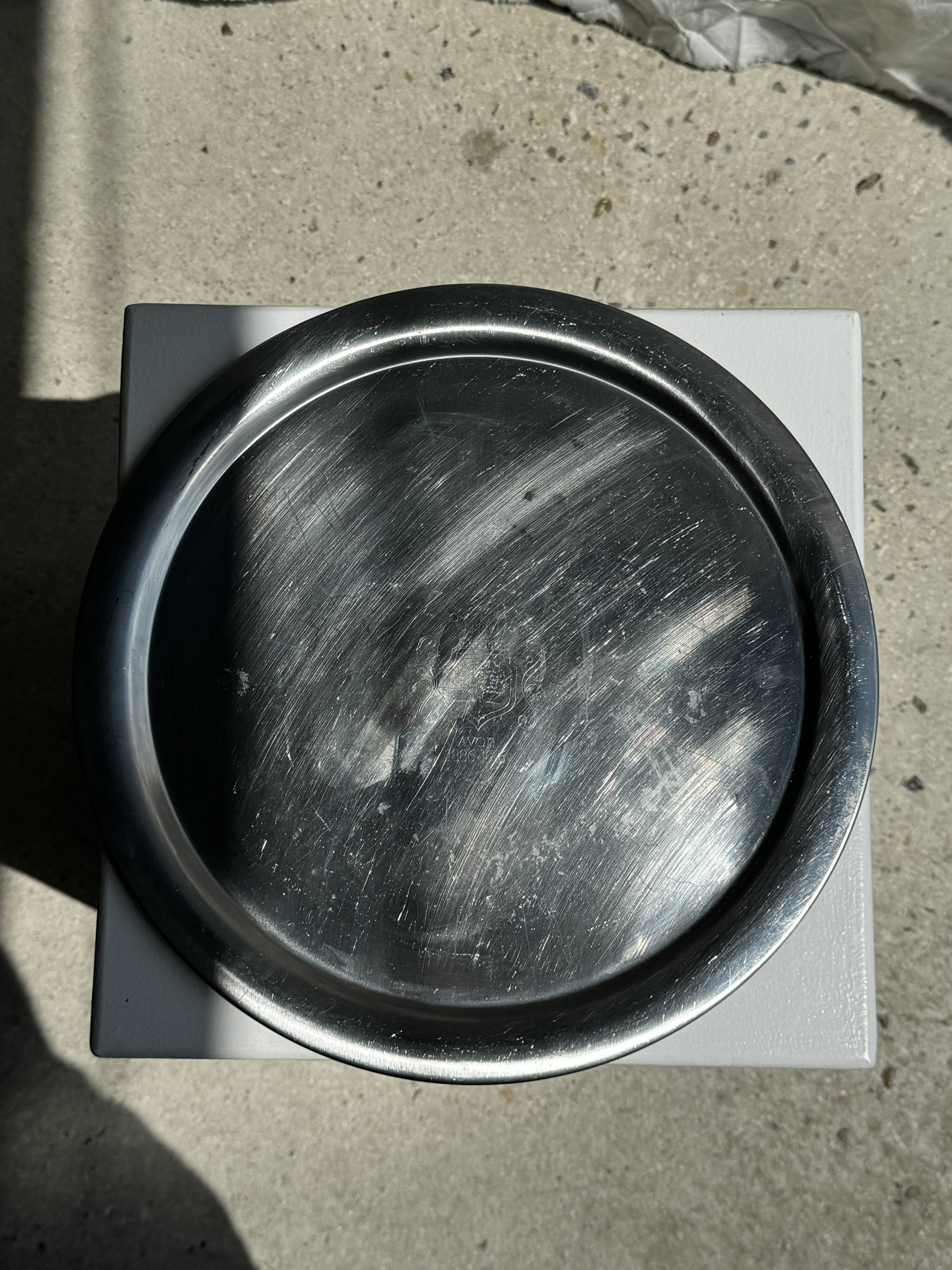 Avon Blason metal tray 1886 - 1976