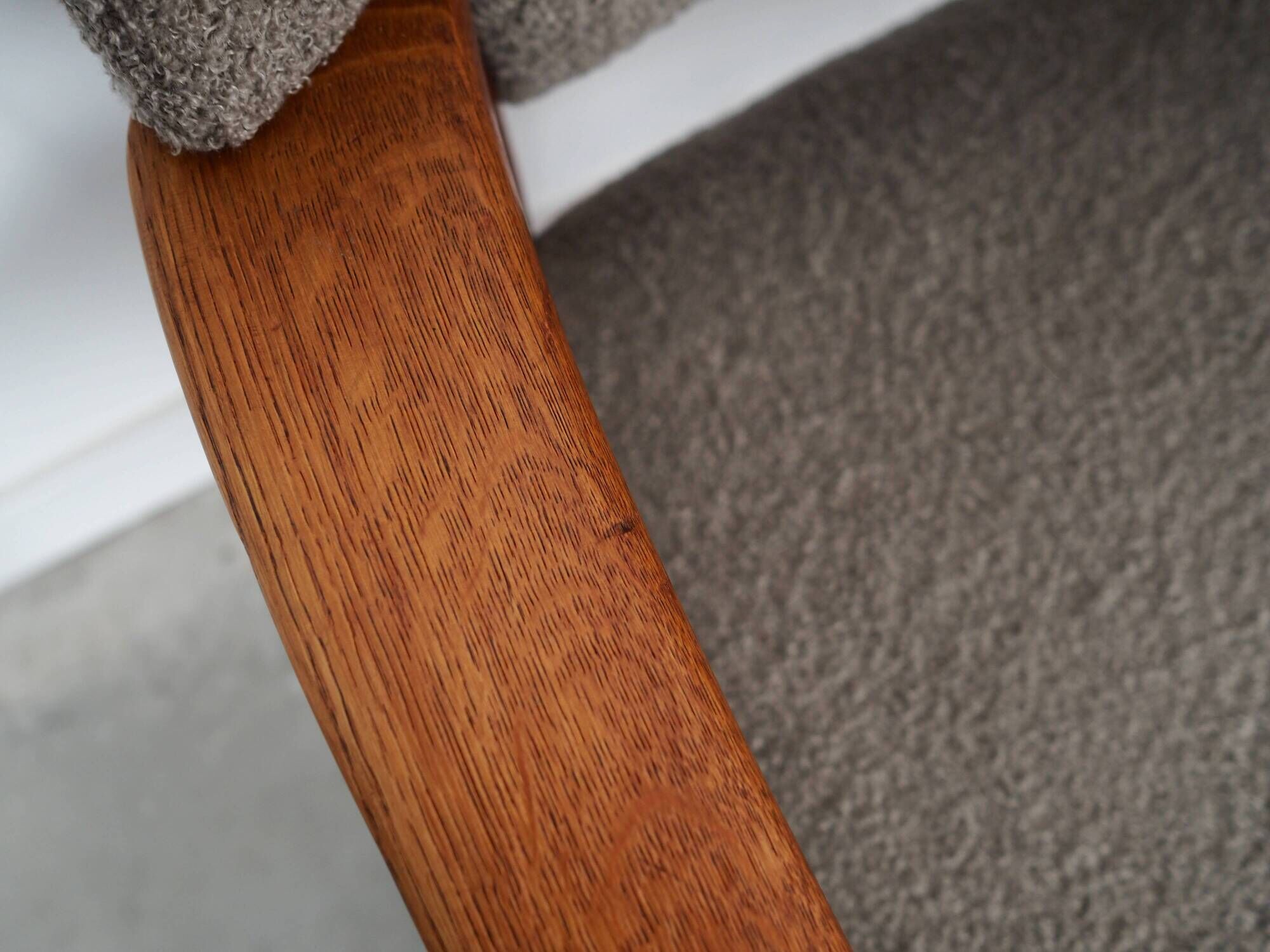 Oak armchair, designer: Ejner Larsen & Aksel Bender Madsen for Fritz Hansen