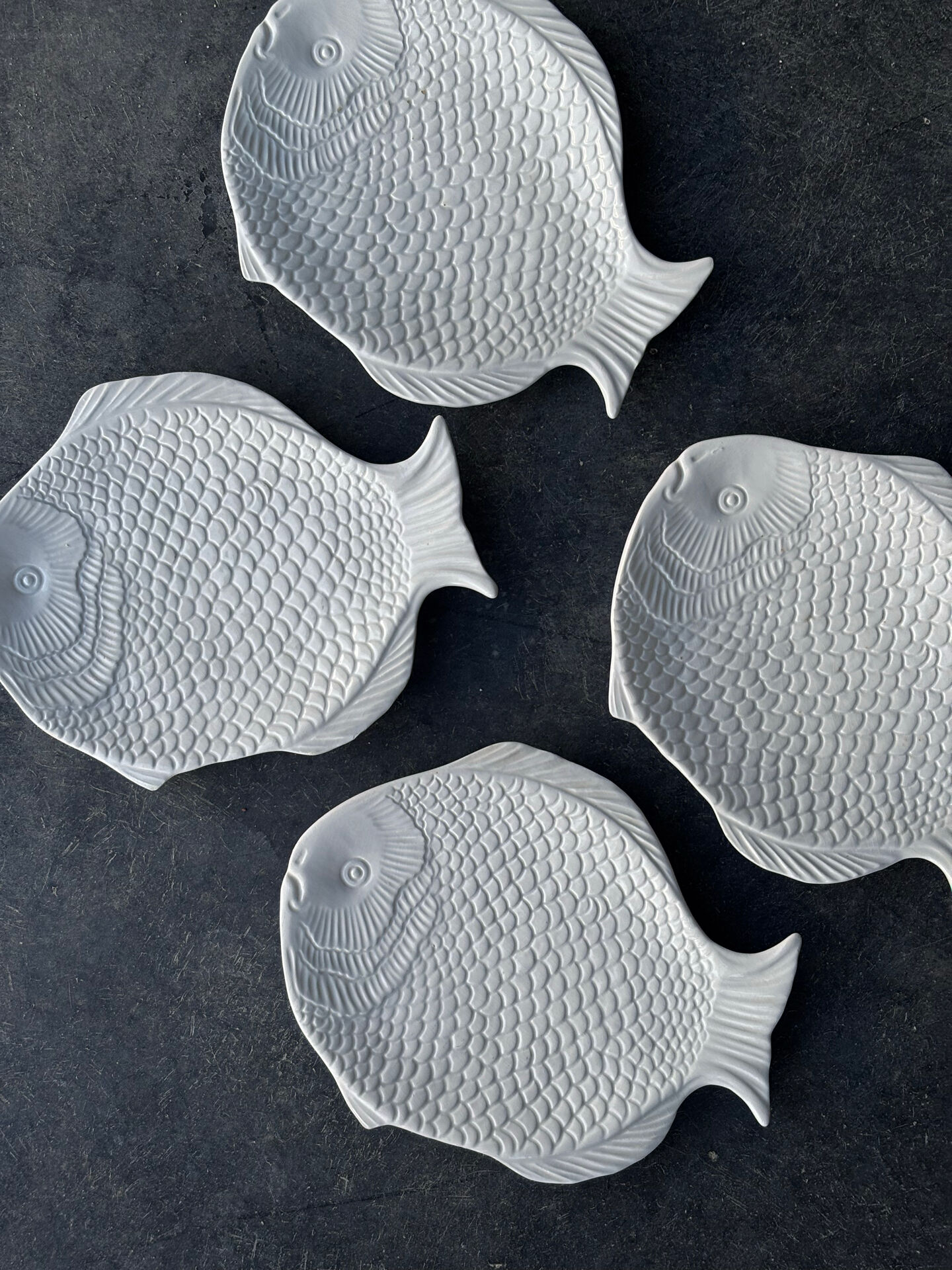 Lot de 4 assiettes poisson en faïence blanche