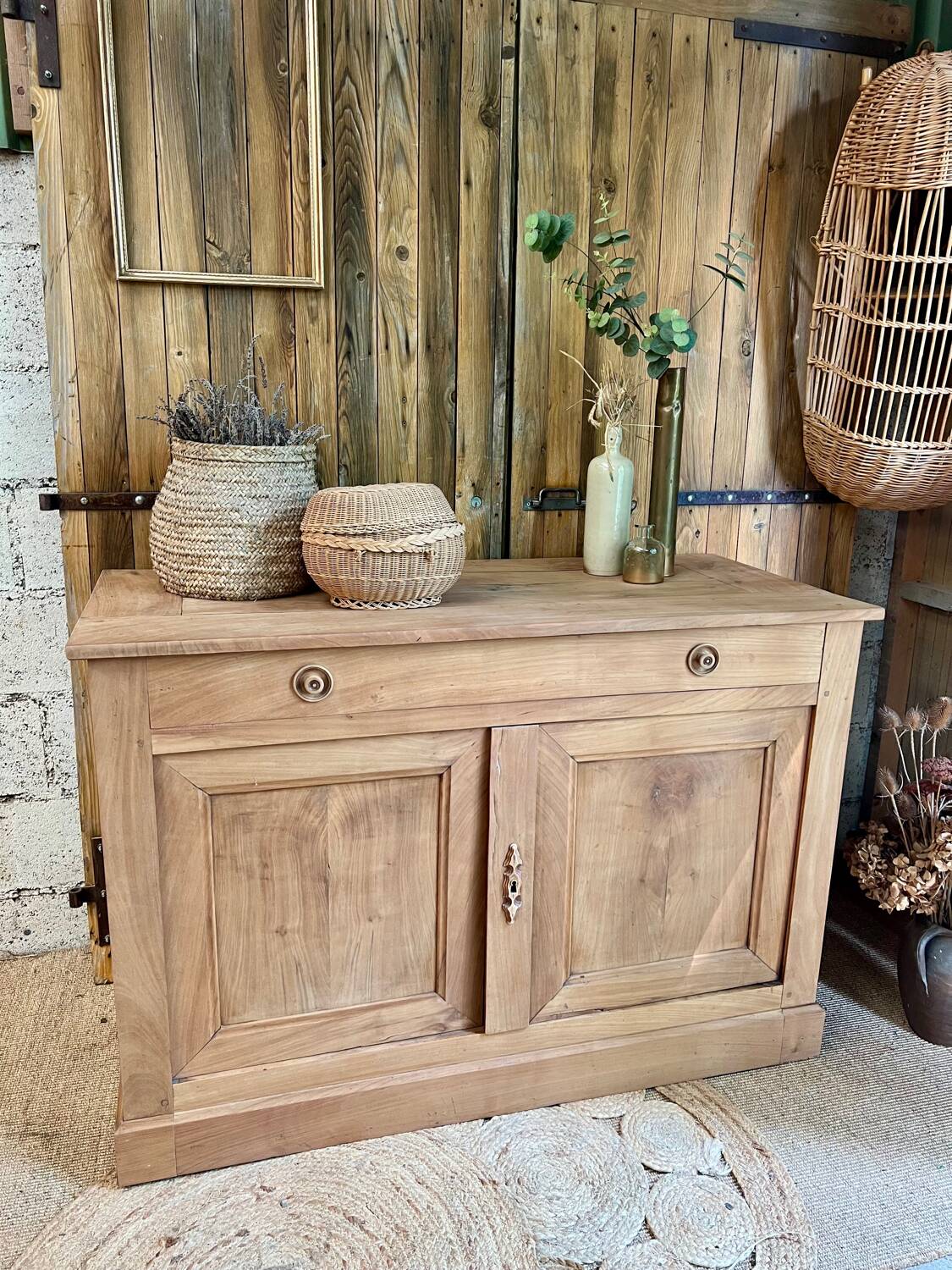 Solid wood sideboard