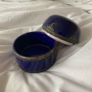 Ceramic pot and bronze blue flower old