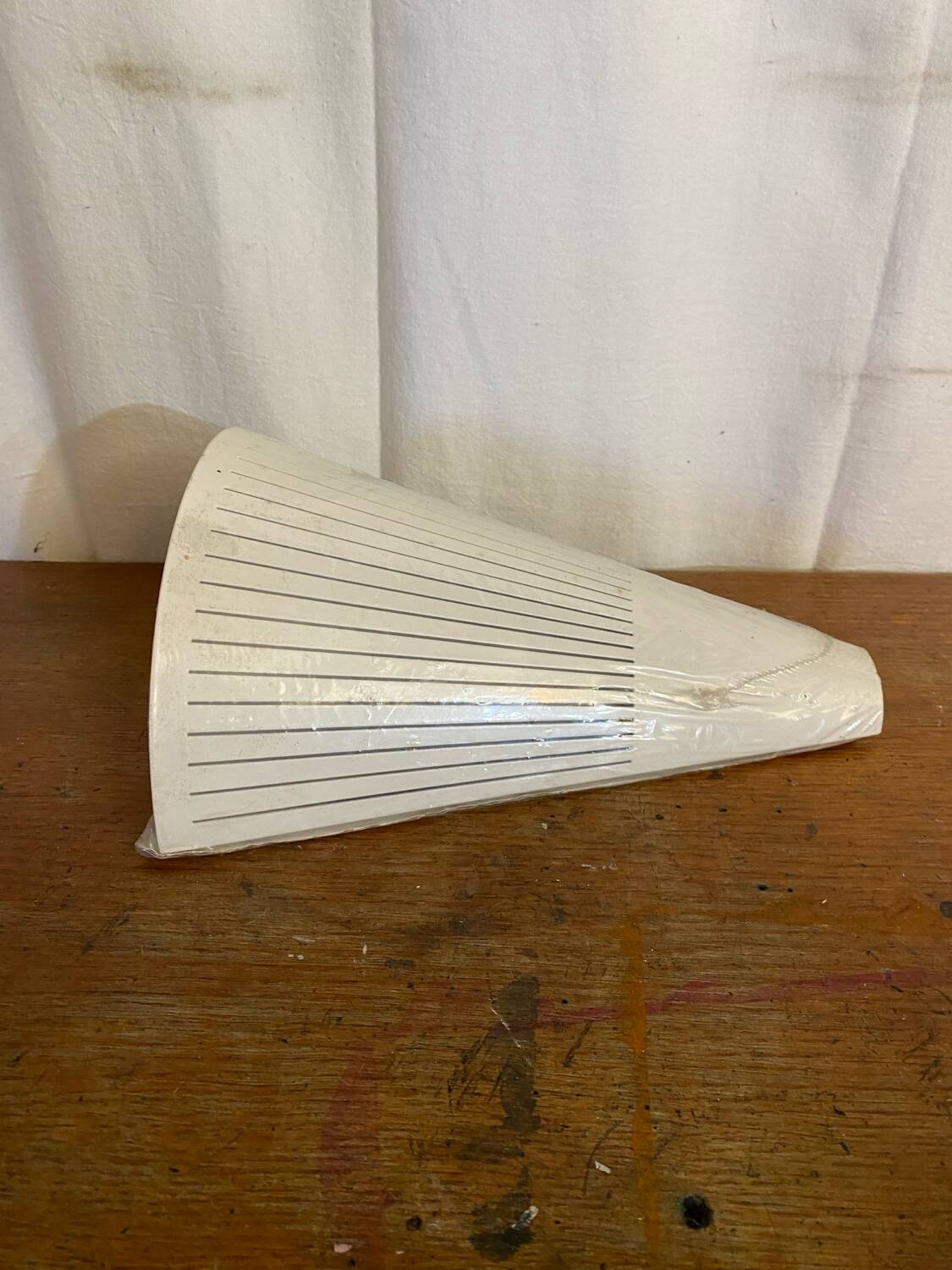 Antique KLYKA white metal wall light