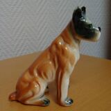 Chien boxer en porcelaine